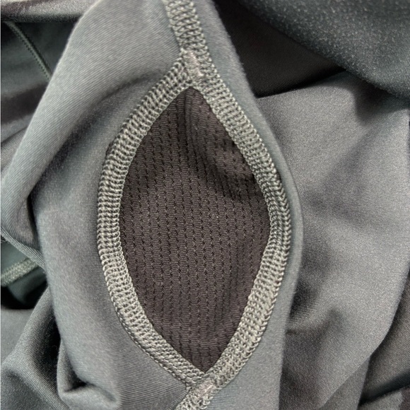 Athleta Saluation Stash Pocket II 7/8 Tight Zebra Print Capri Leggings | Size MT - Picture 7 of 10